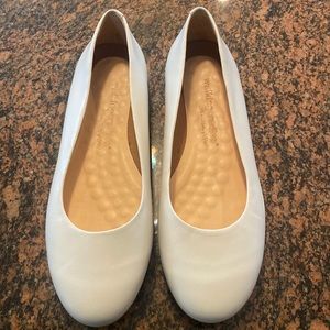 Walking Cradle Bronwyn Flat Brand New Cream 7.5 W